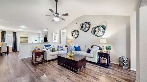 Living - 11 Deerfield Dr, Ward, AR 72176 photo 2 of 5