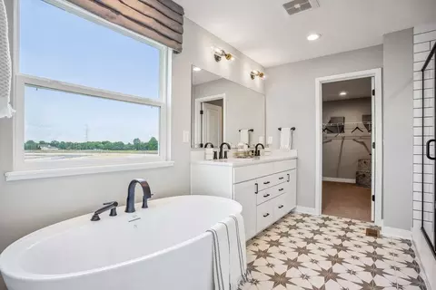 Bath - 1657 Kenneth Dr, Delaware, OH 43015 photo 1 of 1