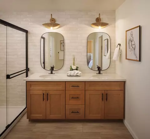 Bath - 2360 Brehler Ave, Sanger, CA 93657 photo 4 of 5