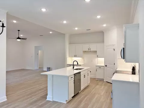 Kitchen - 2740 Louis Cir, Crestview, FL 32536 photo 3 of 4
