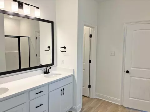 Bath - 2740 Louis Cir, Crestview, FL 32536 photo 1 of 4