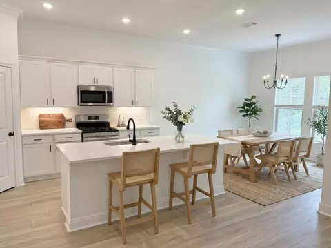 Kitchen - 2740 Louis Cir, Crestview, FL 32536 photo 1 of 4