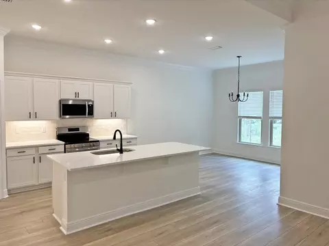 Kitchen - 2740 Louis Cir, Crestview, FL 32536 photo 2 of 4