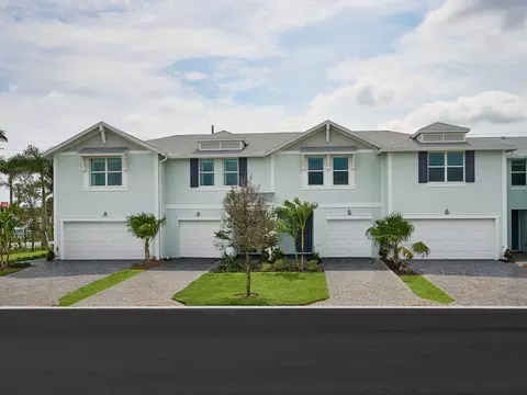 696 Salisbury Cir, Fort Pierce, FL 34982