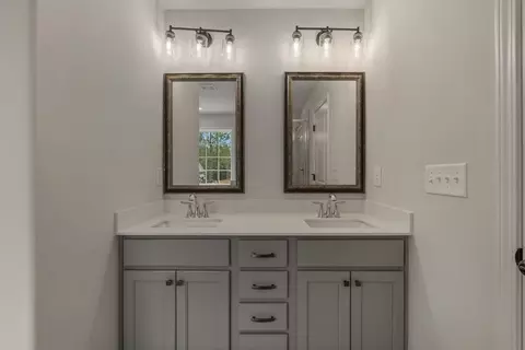 Bath - 102 Beaver Creek Way, Lagrange, GA 30241 photo 4 of 5
