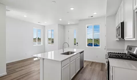 Kitchen - 21371 E 67th Ave, Aurora, CO 80019 photo 3 of 4