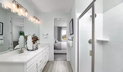 Bath - 21371 E 67th Ave, Aurora, CO 80019 photo 2 of 3