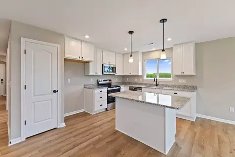 Kitchen - 3198 Belleglade Dr, Covington, KY 41015 photo 1 of 13