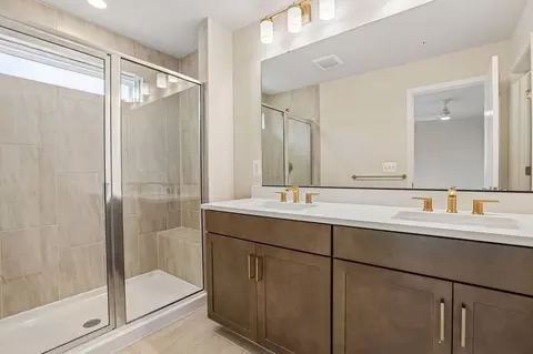 Bath - 2771 Bear Claw Pl, Waldorf, MD 20601 photo 2 of 6