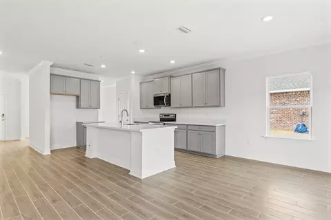 Kitchen - 63 Fawn Run E, Freeport, FL 32439 photo 5 of 8