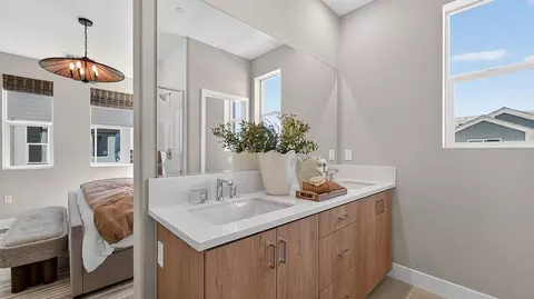 Bath - 500 Park Drive Unit #12, Carson, CA 90745 photo 2 of 5