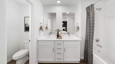 Bath - 2319 Samuel St, Hanford, CA 93230 photo 1 of 1