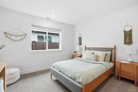 Bedroom - 894 E Maple Brook Ave, Hermiston, OR 97838 photo 7 of 12