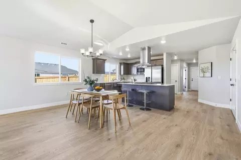Dining - 894 E Maple Brook Ave, Hermiston, OR 97838 photo 4 of 5