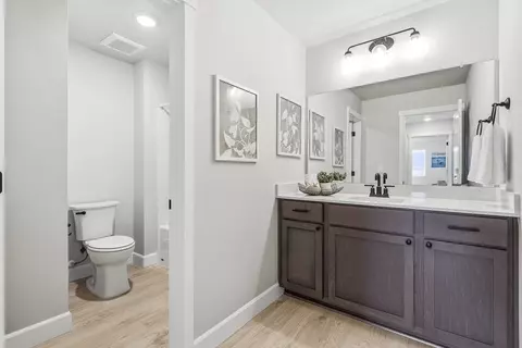 Bath - 894 E Maple Brook Ave, Hermiston, OR 97838 photo 3 of 10