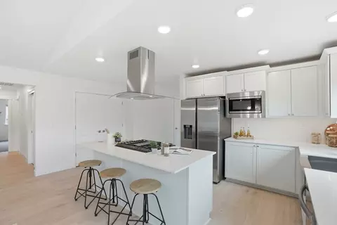 Kitchen - 894 E Maple Brook Ave, Hermiston, OR 97838 photo 5 of 13