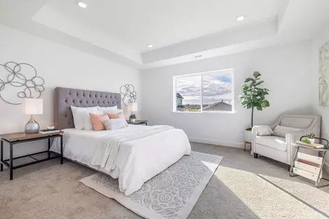 Bedroom - 894 E Maple Brook Ave, Hermiston, OR 97838 photo 1 of 12