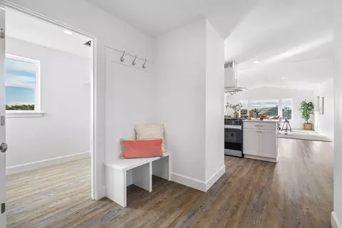 Entry Way - 894 E Maple Brook Ave, Hermiston, OR 97838 photo 1 of 3