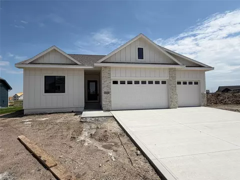 3826 NW Reinhart Dr, Ankeny, IA 50023