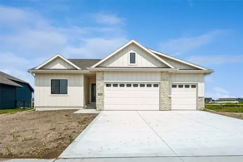 3826 NW Reinhart Dr, Ankeny, IA 50023
