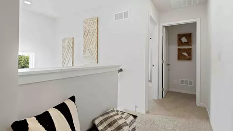 Entry Way - 626 Fallen Leaf Dr, Belton, MO 64012 photo 4 of 6