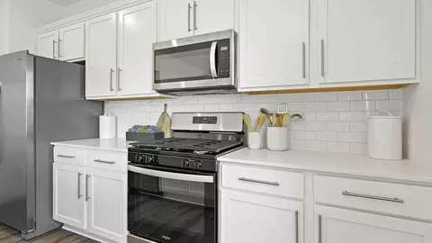 Kitchen - 626 Fallen Leaf Dr, Belton, MO 64012 photo 3 of 9