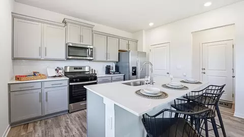 Kitchen - 626 Fallen Leaf Dr, Belton, MO 64012 photo 6 of 9