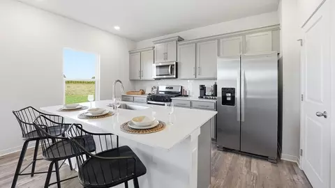 Kitchen - 626 Fallen Leaf Dr, Belton, MO 64012 photo 5 of 9