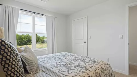 Bedroom - 626 Fallen Leaf Dr, Belton, MO 64012 photo 5 of 17