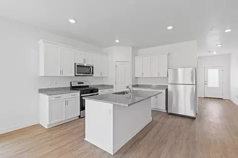 Kitchen - 7242 N Bald Eagle Way, Eagle Mountain, UT 84005 photo 4 of 4