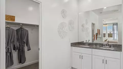 Bath - 3259 S 263rd Dr, Buckeye, AZ 85326 photo 5 of 9