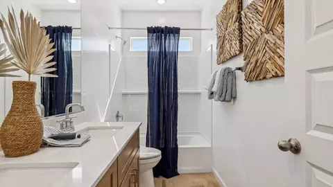 Bath - 3259 S 263rd Dr, Buckeye, AZ 85326 photo 3 of 9