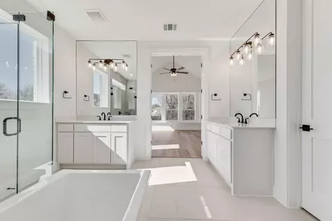 Bath - 208 Condor Ct, Heath, TX 75126 photo 1 of 2