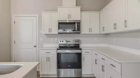 Kitchen - 3409 SW Thomas Ave, Gresham, OR 97080 photo 2 of 3