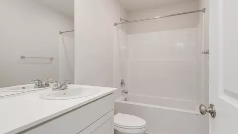 Bath - 3409 SW Thomas Ave, Gresham, OR 97080 photo 4 of 4