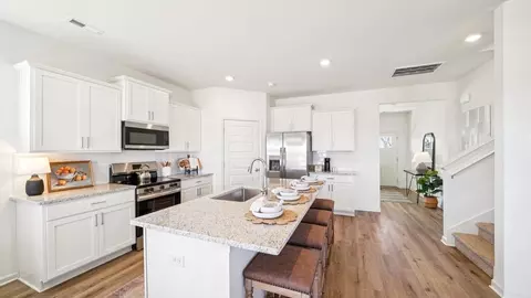 Kitchen - 1075 Gadwall Dr, Alabaster, AL 35007 photo 6 of 6