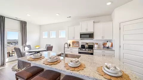 Kitchen - 1075 Gadwall Dr, Alabaster, AL 35007 photo 2 of 6