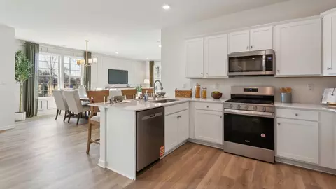 137 Delhaas Cir, Bristol, PA 19007