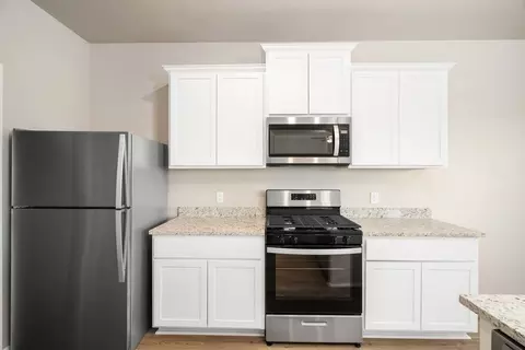 Kitchen - 709 Ashleigh Dr, Tuttle, OK 73089 photo 2 of 4