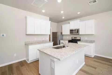 Kitchen - 709 Ashleigh Dr, Tuttle, OK 73089 photo 4 of 4