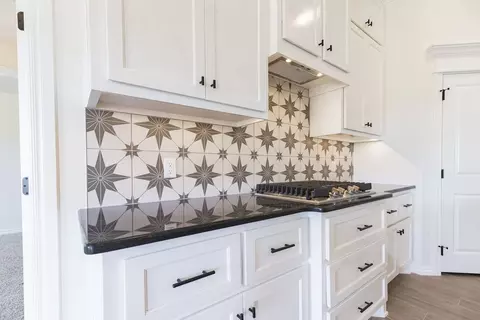 Kitchen - 2800 Heather Hvn, Moore, OK 73160 photo 12 of 24