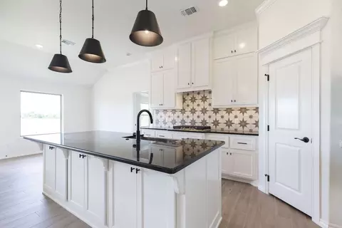 Kitchen - 2800 Heather Hvn, Moore, OK 73160 photo 9 of 24