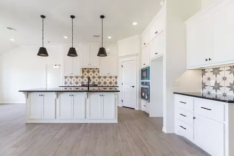Kitchen - 2800 Heather Hvn, Moore, OK 73160 photo 8 of 24