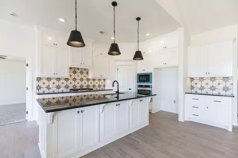 Kitchen - 2800 Heather Hvn, Moore, OK 73160 photo 10 of 24