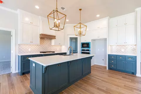 Kitchen - 2800 Heather Hvn, Moore, OK 73160 photo 2 of 24