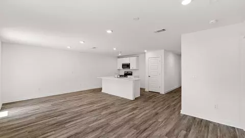 Living - 4069 Ramus Dr, Chipley, FL 32428 photo 4 of 5