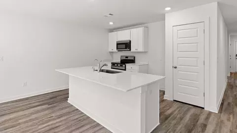 Kitchen - 4069 Ramus Dr, Chipley, FL 32428 photo 3 of 5