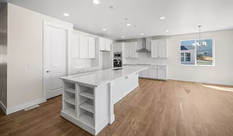 Kitchen - 1458 Earhart Ln, Eagle Mountain, UT 84005 photo 2 of 10