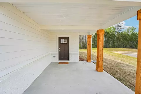 Exterior - 302 Glenhaven Dr, Lagrange, GA 30241 photo 3 of 7