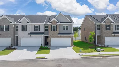 617 Silver Moon Dr, Loganville, GA 30052